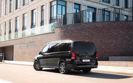 Mercedes-Benz V-Класс, 2018 год, 4 800 000 рублей, 3 фотография