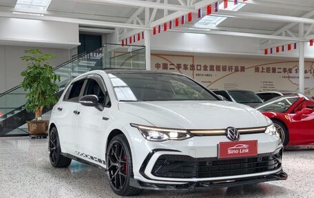 Volkswagen Golf VIII, 2023 год, 1 920 000 рублей, 3 фотография