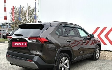 Toyota RAV4, 2020 год, 3 750 000 рублей, 5 фотография