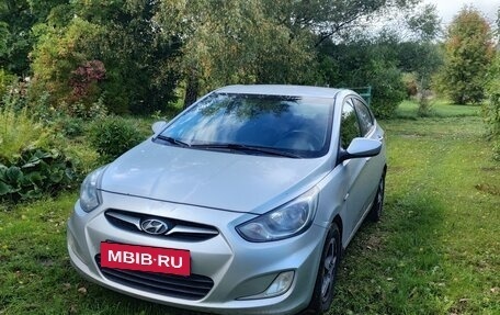 Hyundai Solaris II рестайлинг, 2011 год, 570 000 рублей, 2 фотография