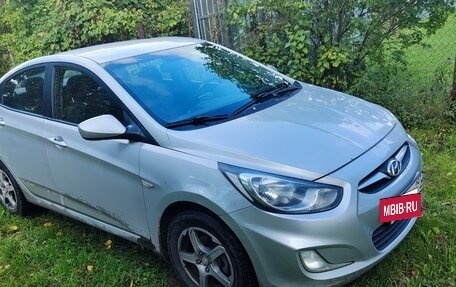 Hyundai Solaris II рестайлинг, 2011 год, 570 000 рублей, 3 фотография