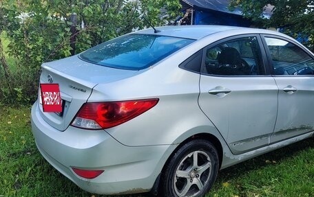 Hyundai Solaris II рестайлинг, 2011 год, 570 000 рублей, 4 фотография