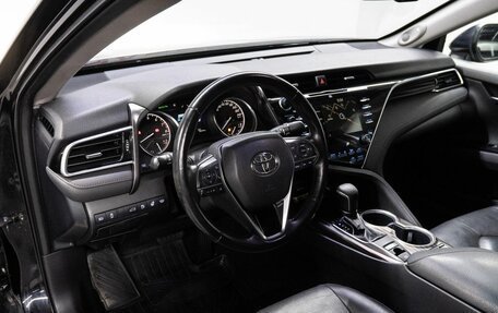 Toyota Camry, 2018 год, 2 299 000 рублей, 10 фотография
