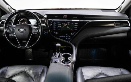 Toyota Camry, 2018 год, 2 299 000 рублей, 19 фотография
