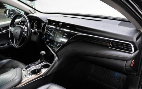 Toyota Camry, 2018 год, 2 299 000 рублей, 17 фотография
