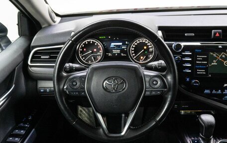 Toyota Camry, 2018 год, 2 299 000 рублей, 20 фотография
