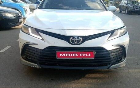 Toyota Camry, 2021 год, 1 850 000 рублей, 1 фотография