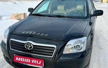 Toyota Avensis III рестайлинг, 2005 год, 750 000 рублей, 1 фотография