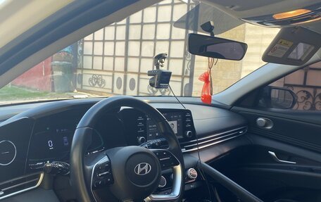 Hyundai Elantra, 2023 год, 1 900 000 рублей, 5 фотография