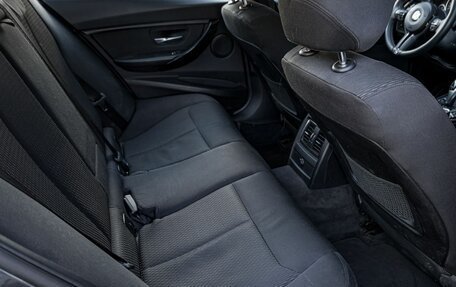 BMW 3 серия, 2018 год, 1 890 000 рублей, 10 фотография