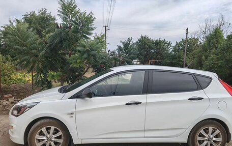 Hyundai Solaris II рестайлинг, 2014 год, 1 100 000 рублей, 2 фотография
