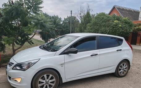Hyundai Solaris II рестайлинг, 2014 год, 1 100 000 рублей, 3 фотография