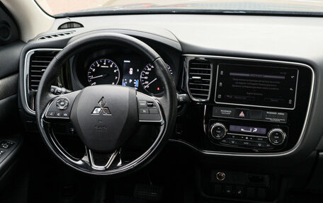 Mitsubishi Outlander III рестайлинг 3, 2018 год, 2 250 000 рублей, 10 фотография