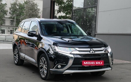 Mitsubishi Outlander III рестайлинг 3, 2018 год, 2 250 000 рублей, 3 фотография