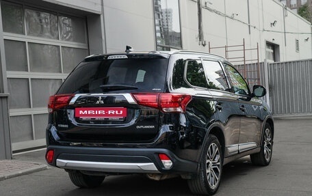 Mitsubishi Outlander III рестайлинг 3, 2018 год, 2 250 000 рублей, 4 фотография