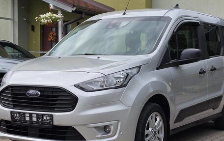 Ford Tourneo Connect II рестайлинг, 2022 год, 1 950 000 рублей, 3 фотография