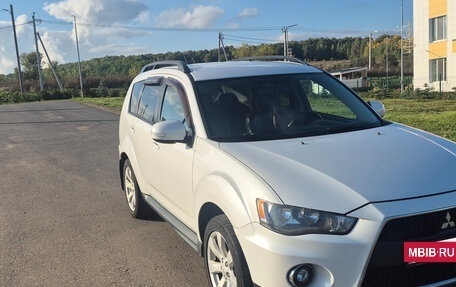 Mitsubishi Outlander III рестайлинг 3, 2011 год, 1 450 000 рублей, 2 фотография