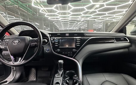 Toyota Camry, 2020 год, 3 190 000 рублей, 10 фотография