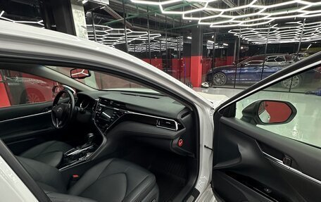 Toyota Camry, 2020 год, 3 190 000 рублей, 11 фотография