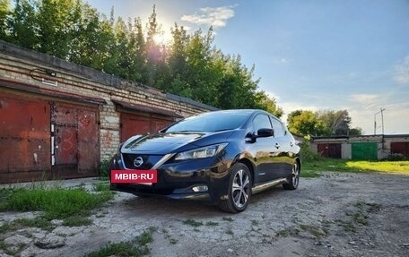 Nissan Leaf II, 2017 год, 1 550 000 рублей, 2 фотография
