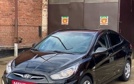 Hyundai Solaris II рестайлинг, 2012 год, 910 000 рублей, 3 фотография