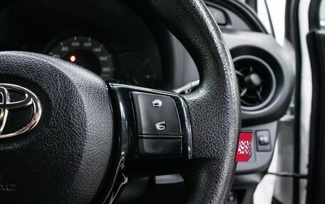 Toyota Vitz, 2019 год, 1 050 000 рублей, 21 фотография