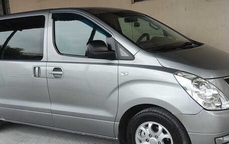 Hyundai Grand Starex Grand Starex I рестайлинг 2, 2011 год, 1 500 000 рублей, 2 фотография