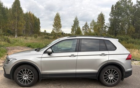Volkswagen Tiguan II, 2022 год, 2 390 000 рублей, 2 фотография