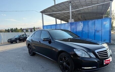 Mercedes-Benz E-Класс, 2010 год, 850 000 рублей, 3 фотография