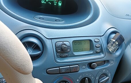 Toyota Yaris I рестайлинг, 2001 год, 200 000 рублей, 2 фотография