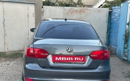 Volkswagen Jetta VI, 2011 год, 1 000 000 рублей, 2 фотография