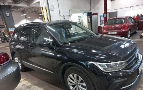 Volkswagen Tiguan II, 2021 год, 2 850 000 рублей, 2 фотография