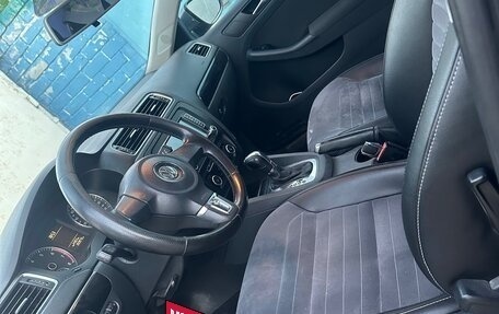 Volkswagen Jetta VI, 2011 год, 1 000 000 рублей, 9 фотография