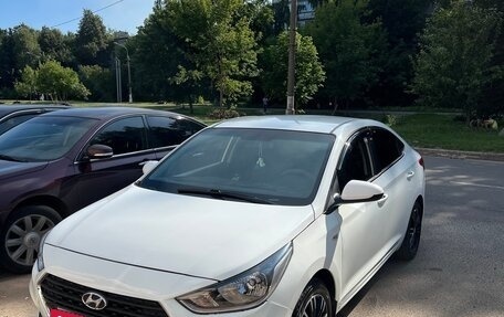 Hyundai Solaris II рестайлинг, 2019 год, 1 050 000 рублей, 2 фотография