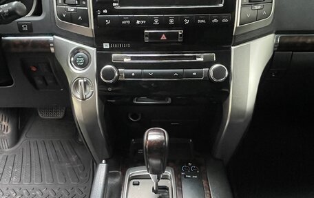 Toyota Land Cruiser 200, 2013 год, 4 300 000 рублей, 24 фотография