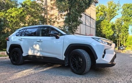 Toyota RAV4, 2020 год, 2 500 000 рублей, 6 фотография