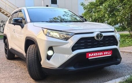 Toyota RAV4, 2020 год, 2 500 000 рублей, 3 фотография
