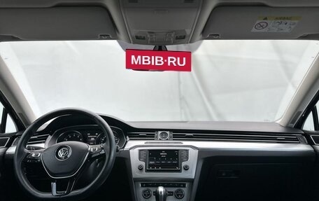 Volkswagen Passat B8 рестайлинг, 2016 год, 1 300 000 рублей, 13 фотография