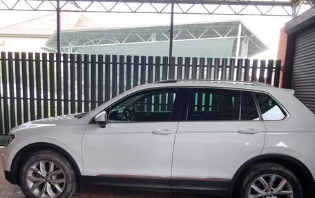 Volkswagen Tiguan II, 2017 год, 2 800 000 рублей, 1 фотография
