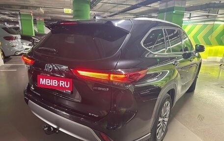 Toyota Highlander, 2024 год, 6 800 000 рублей, 7 фотография