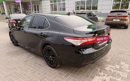 Toyota Camry, 2018 год, 2 100 000 рублей, 11 фотография