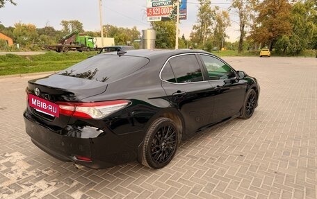 Toyota Camry, 2018 год, 2 100 000 рублей, 10 фотография