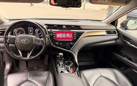 Toyota Camry, 2018 год, 2 100 000 рублей, 21 фотография
