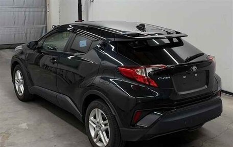 Toyota C-HR I рестайлинг, 2023 год, 1 900 000 рублей, 4 фотография