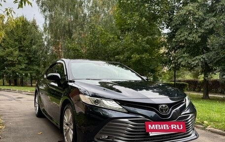 Toyota Camry, 2018 год, 2 850 000 рублей, 3 фотография