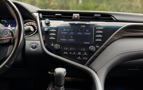 Toyota Camry, 2018 год, 2 850 000 рублей, 10 фотография
