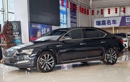 Skoda Superb III рестайлинг, 2023 год, 1 850 030 рублей, 3 фотография
