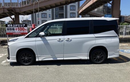 Toyota Voxy, 2025 год, 5 350 000 рублей, 2 фотография