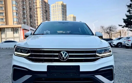 Volkswagen Tiguan II, 2023 год, 2 530 700 рублей, 2 фотография