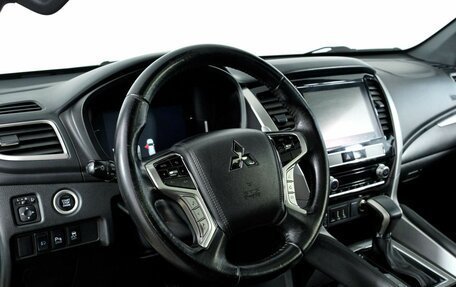 Mitsubishi Montero Sport, 2022 год, 3 498 000 рублей, 19 фотография